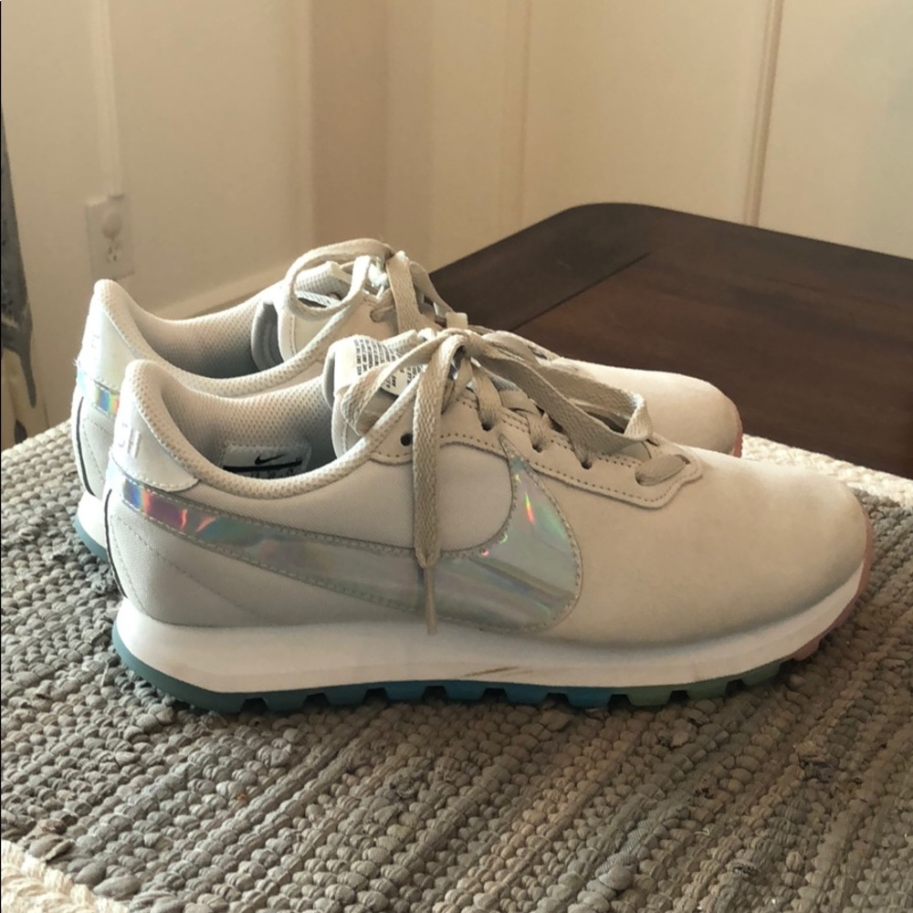 Worn only a few times!! Like new Nike shoes!